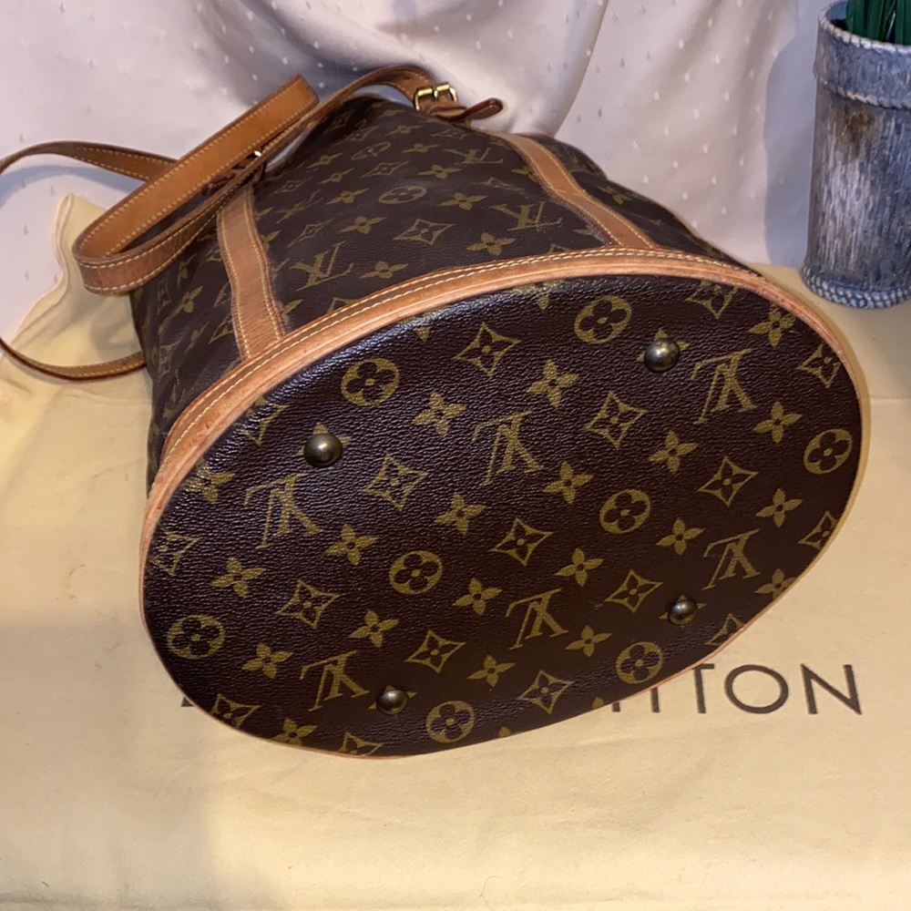 Louis Vuitton Vintage Bucket GM - Picture 7 of 12